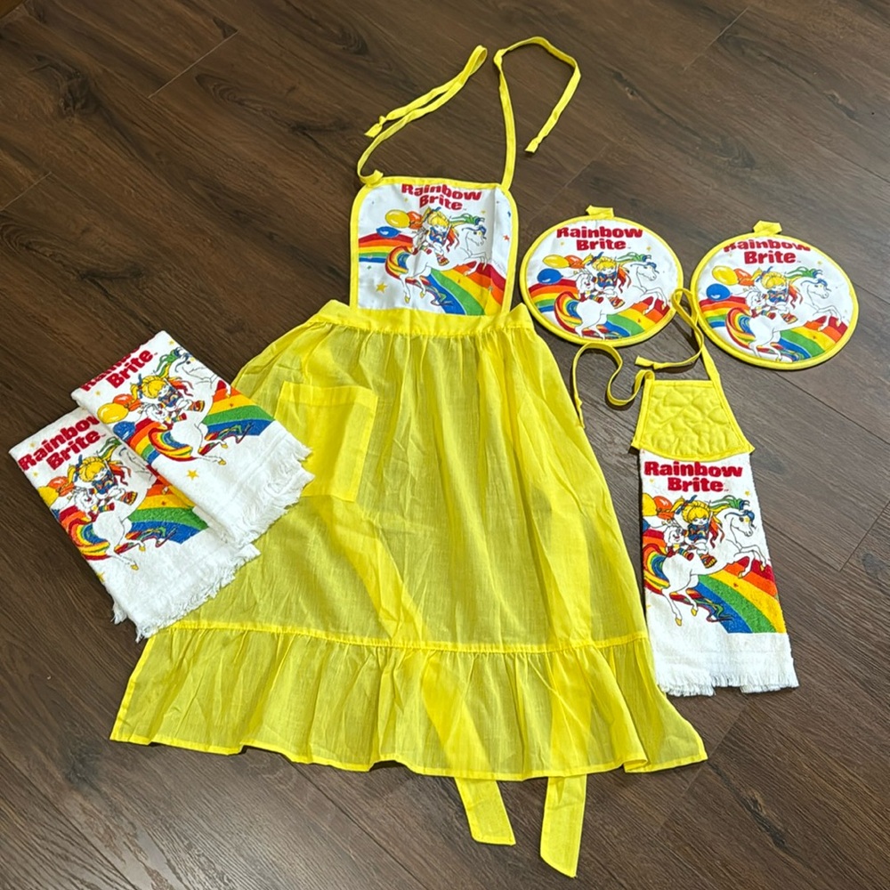 Vintage Rainboww Brite 6pc Apron Set